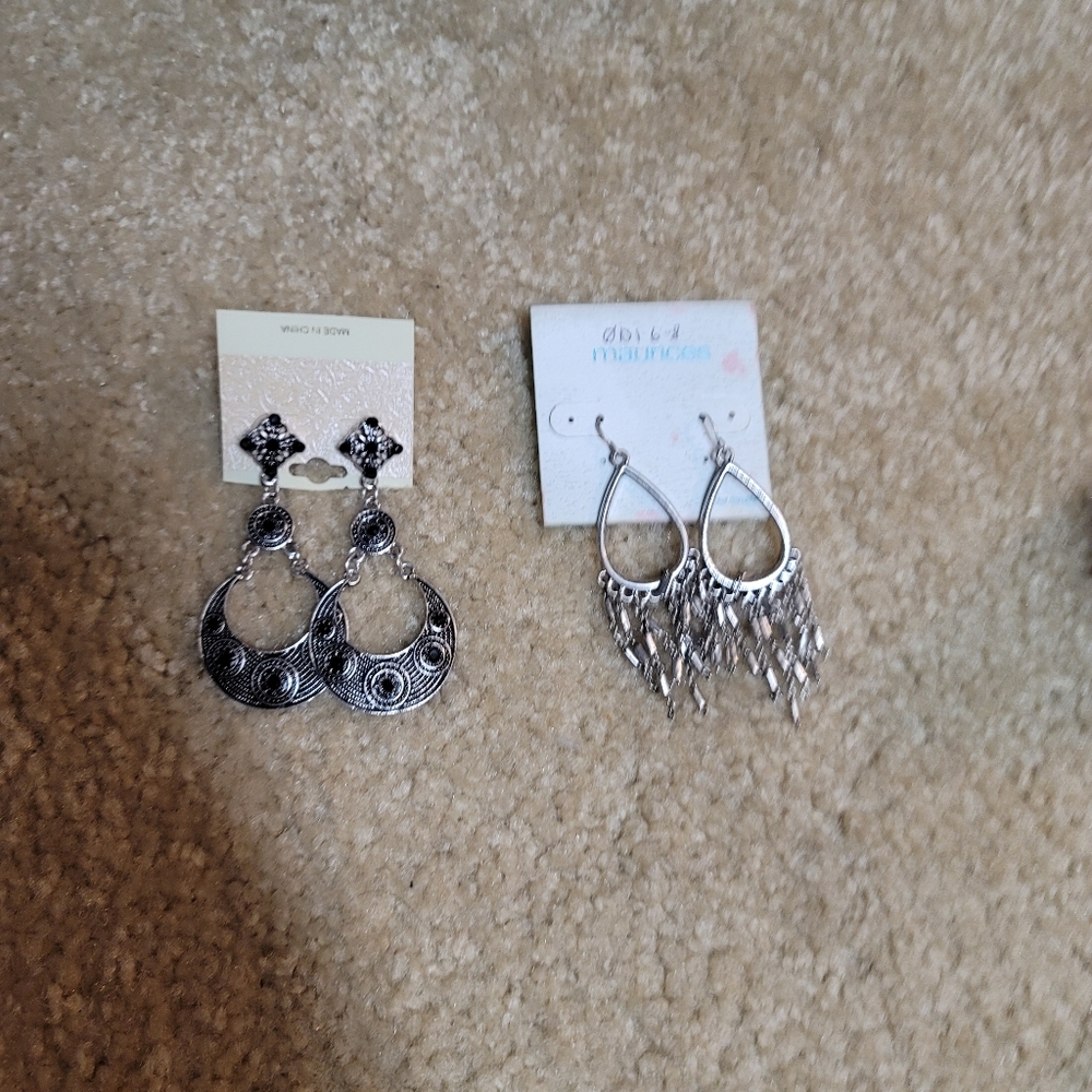 Maurices Earings 2 pairs‎